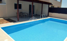 Spacious 3 bedroom furnished house with swimming pool for sale in Asomatos