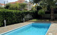 4 bedroom unfurnished house with swimming pool to rent in Kapsalos