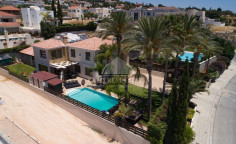 6 bedroom furnished house with swimming pool for sale in Agios Tychonas