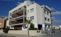 Luxury 3 bedroom apartment with big veranda for sale in Kato Polemidia 
