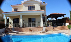 Beautiful villa with pool in Episkopi, Limassol 