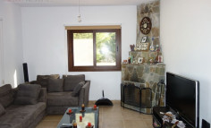 3 bedroom furnished bungalow with pool and big garden for sale in Louvaras 