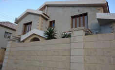 4 bedroom detached house with big courtyard and annex 