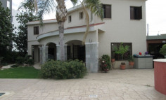 4 bedroom contemporary style villa with swimming pool and fireplace for sale in Linopetra 