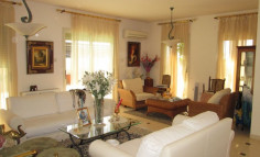 Villa with 4 bedrooms plus office and maids room, swimming pool and garden in Germasogeia 