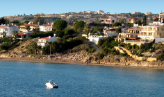 Large 5 bedroom villa with swimming pool for sale in Coral Bay