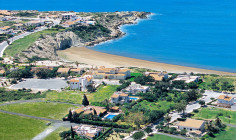 Large 5 bedroom villa with swimming pool for sale in Coral Bay