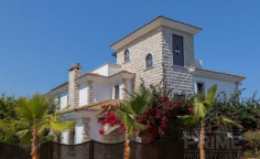 5 bedroom furnished villa with swimming pool for sale in Argaka