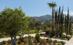 Luxury 4 bedroom furnished villa with swimming pool for sale in Argaka