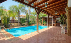 4 bedroom furnished villa with swimming pool to rent in Mouttagiaka