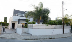 4 bedroom furnished apartment with swimming pool to rent in Germasogeia
