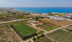 Spacious 3 bedroom house with swimming pool for sale in Kissonerga
