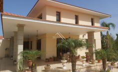 6 bedroom detached villa in Alethriko 