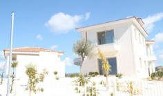 Spacious 4 bedroom house with swimming pool for sale in Sea Caves Pegeia Spacious 4 bedroom house with swimming pool for sale in Sea Caves Pegeia