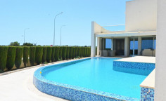 6 bedroom furnished house with swimming pool for sale in Agia Thekla