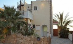 Beautiful 3 bedroom house with swimming pool for sale in Peyia