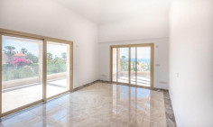Beautiful 7 bedroom house with swimming pool for sale in Sea Caves Pegeia