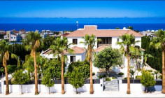 8 bedroom house with swimming pool for sale in Agios Georgios