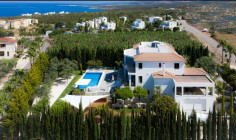 8 bedroom house with swimming pool for sale in Agios Georgios
