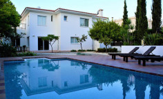 4 bedroom furnished villa with swimming pool to rent in Anavargos