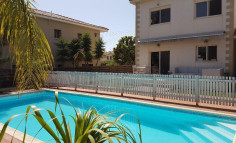 3 bedroom house with swimming pool for sale in Parekklisia