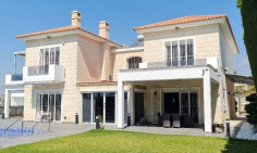 5 bedroom villa on very large plot of 1068 sqm 