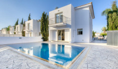 Spacious 3 bedrooms house with swimming pool for sale in Protaras