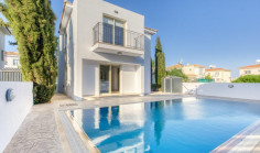 Spacious 3 bedrooms house with swimming pool for sale in Protaras