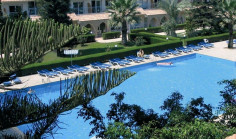 Luxury 4 bedroom apartment with swimming pool for sale in Germasogeia Tourist Area