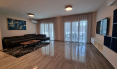 Luxury 4 bedroom furnished apartment with swimming pool to rent in Amathus area
