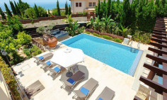 Luxury 3 bedrooms furnished house with swimming pool for sale in Aphrodite Hills