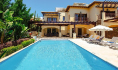 Luxury 3 bedrooms furnished house with swimming pool for sale in Aphrodite Hills