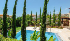 Large 3 bedrooms furnished house with swimming pool for sale in Aphrodite Hills