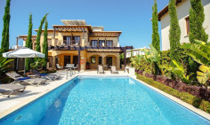 Large 3 bedrooms furnished house with swimming pool for sale in Aphrodite Hills