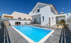 3 bedroom furnished house with swimming pool for sale in Xylofagou