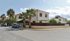 3 bedroom furnished house with swimming pool for sale in Kapparis