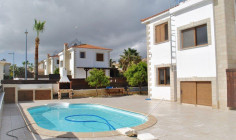 3 bedroom furnished house with swimming pool for sale in Kapparis