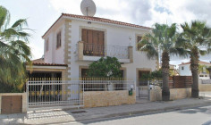 3 bedroom furnished house with swimming pool for sale in Kapparis