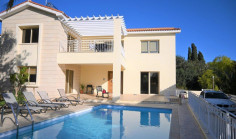 Large 4 bedrooms house with swimming pool for sale in Ayia Napa