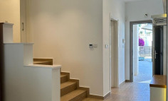 5 bedroom house with swimming pool for sale in Coral Bay