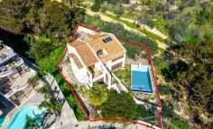 Beautiful 3 bedrooms house with swimming pool for sale in Oroklini