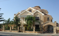 5 bedroom villa with swimming pool for sale in Limassol Port