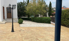 House (detached) in Pissouri, Limassol for rent 