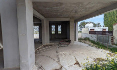 Luxury 3 bedroom house with swimming pool for sale in Dromolaxia