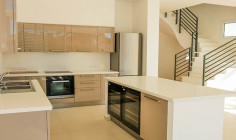 Beautiful 4 bedroom villa with swimming pool for sale in Coral Bay