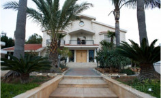 4 bedroom villa with swimming pool for sale in Erimi