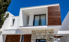 Spacious 5 bedroom villa for sale in Dhekelia