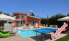 3 bedroom bungalow with swimming pool to rent in Peyia