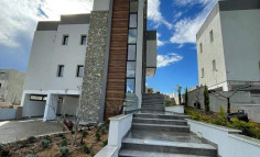 Large 5 bedrooms house with swimming pool for sale in Parekklisia