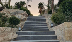Large 5 bedrooms house with swimming pool for sale in Parekklisia